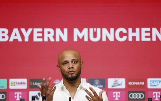 Vincent Kompany durante entrevista coletiva em sua apresentação oficial no Bayern de Munique nesta quinta-feira (30)