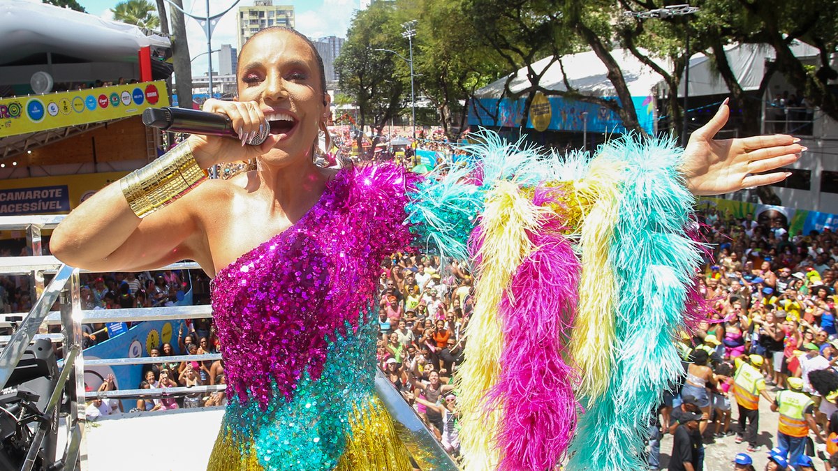 Ivete Sangalo volta a animar foliões