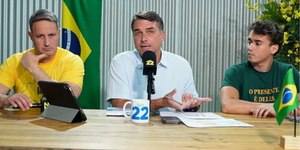 Flávio acusa sindicatos de favorecer Lula; TSE nega barrar perfis