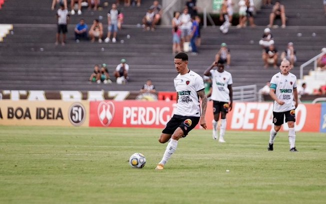 Lateral-esquerdo Matheus Leal rescinde com o Botafogo-PB