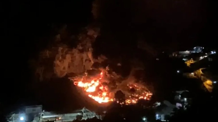 Incêndio atinge garagem de ônibus em Petrópolis
