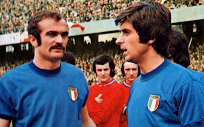 Mazzola ao lado de Pelé Mazzola ao lado de Pelé