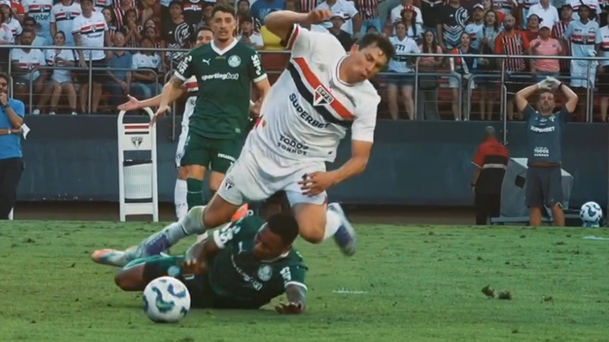 São Paulo x Palmeiras teve dois lances polêmicos São Paulo x Palmeiras teve dois lances polêmicos