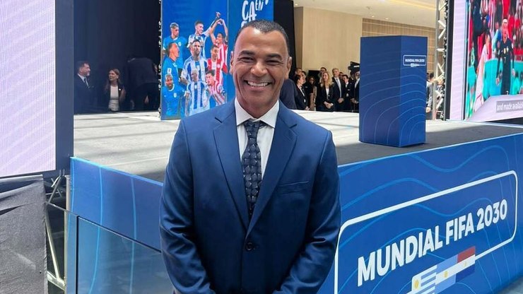 Cafu elogia Ancelotti, mas pede técnico brasileiro na Seleção