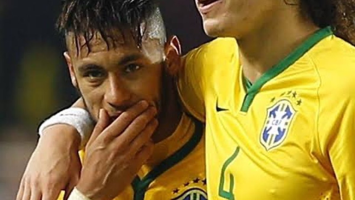 David Luiz presta apoio a Neymar