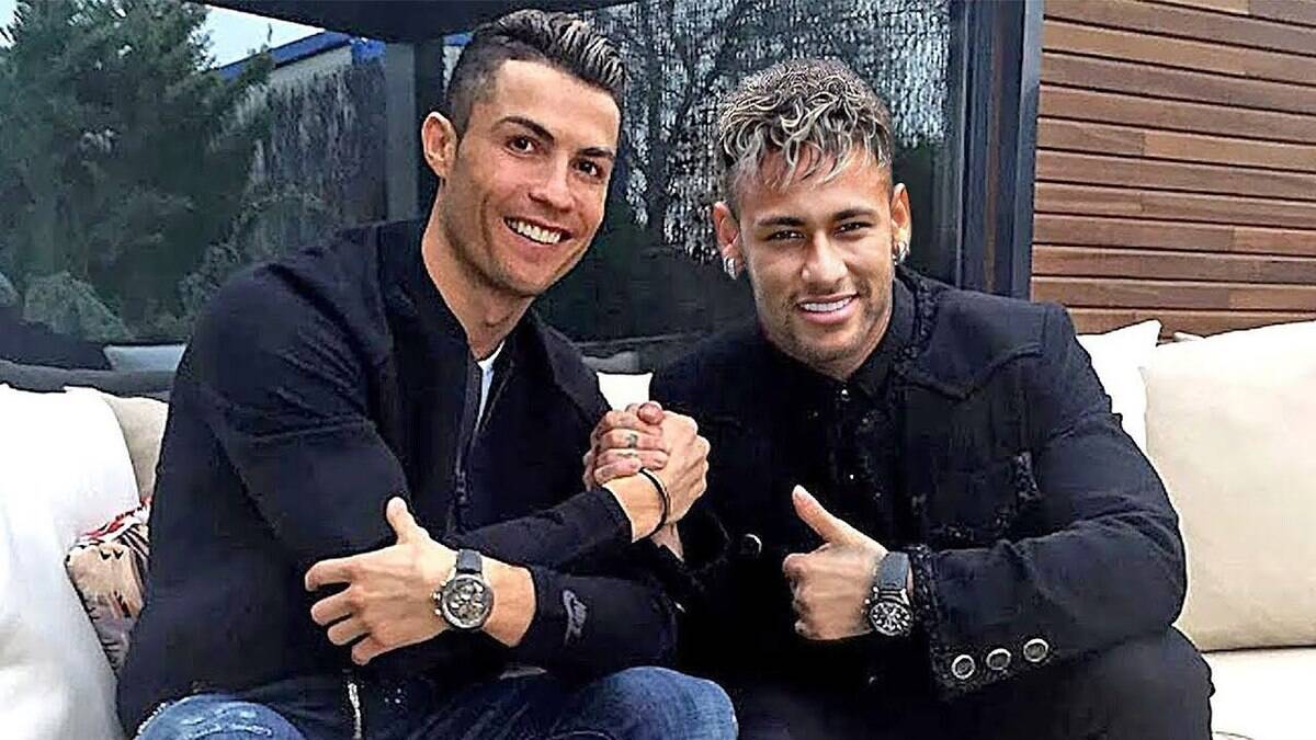 Cristiano Ronaldo e Neymar se cumprimentam 