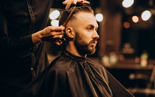 Curso aposta em formação do zero para novos barbeiros