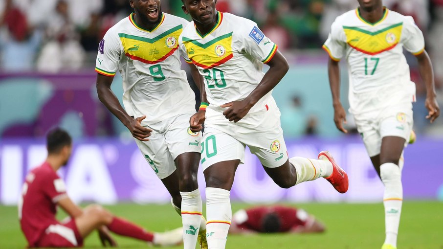 Senegal vence Catar por 3 a 1 e complica vida dos donos da casa