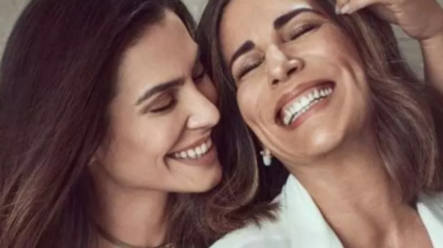Cleo se lançou artisticamente com o sobrenome da mãe, mas deixou de utilizá-lo em 2017. Cleo se lançou artisticamente com o sobrenome da mãe, mas deixou de utilizá-lo em 2017.