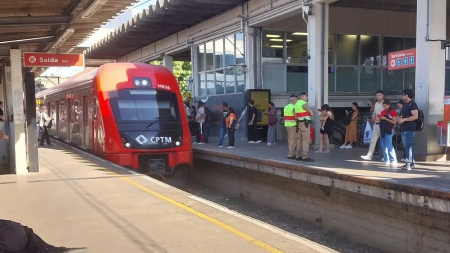 Trem da Linha 10-Turquesa, da CPTM Trem da Linha 10-Turquesa, da CPTM
