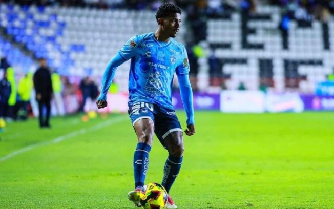 John Kennedy se destaca em pouco tempo com a camisa do Pachuca, do México John Kennedy se destaca em pouco tempo com a camisa do Pachuca, do México