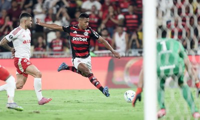 Flamengo finaliza muito, mas garante placar mínimo contra o Inter