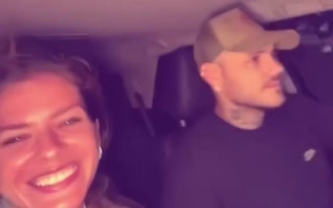 Eugenia “China” Suárez gravou um vídeo com a metade do corpo para fora e postou nas redes sociais