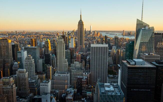 A cidade de Nova York, conhecida como a cidade que nunca dorme, é outro item na lista de destinos para viajar sozinho