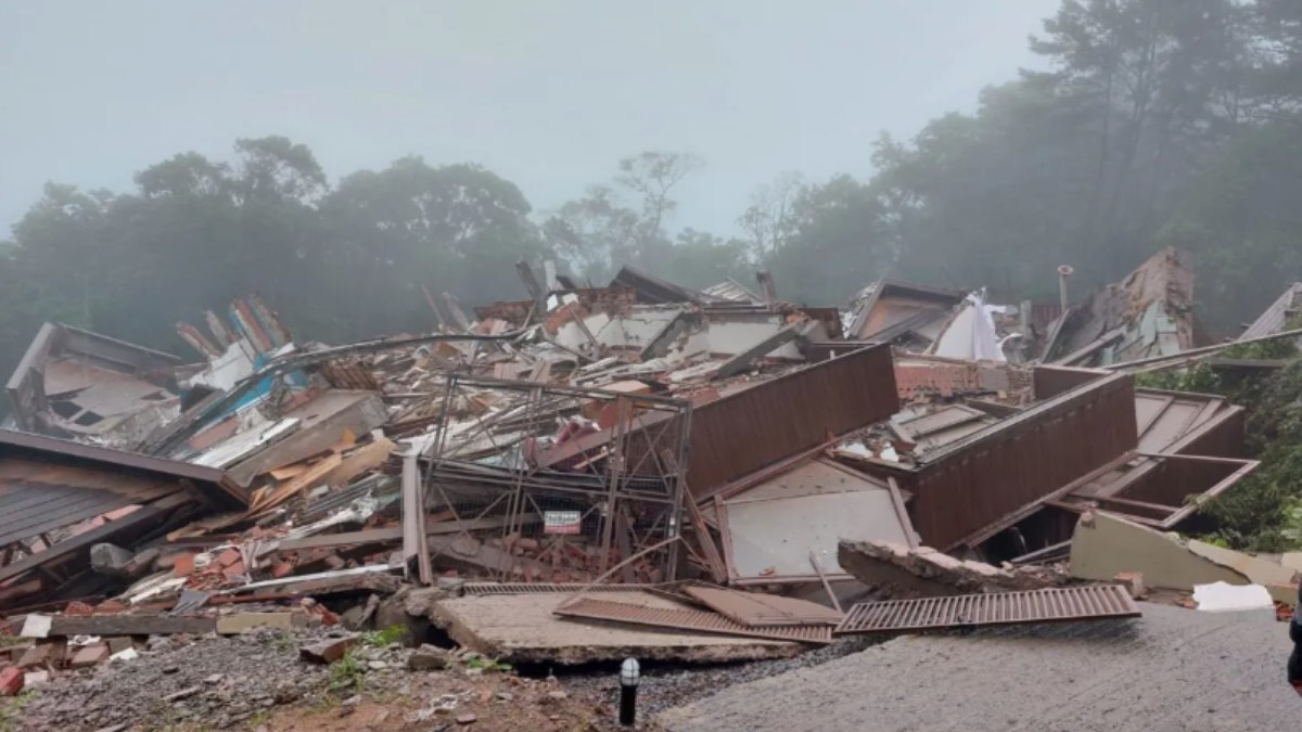 Prédio desaba em Gramado (RS) após fortes chuvas