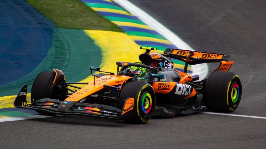 Lando Norris na saída do S do Senna Lando Norris na saída do S do Senna