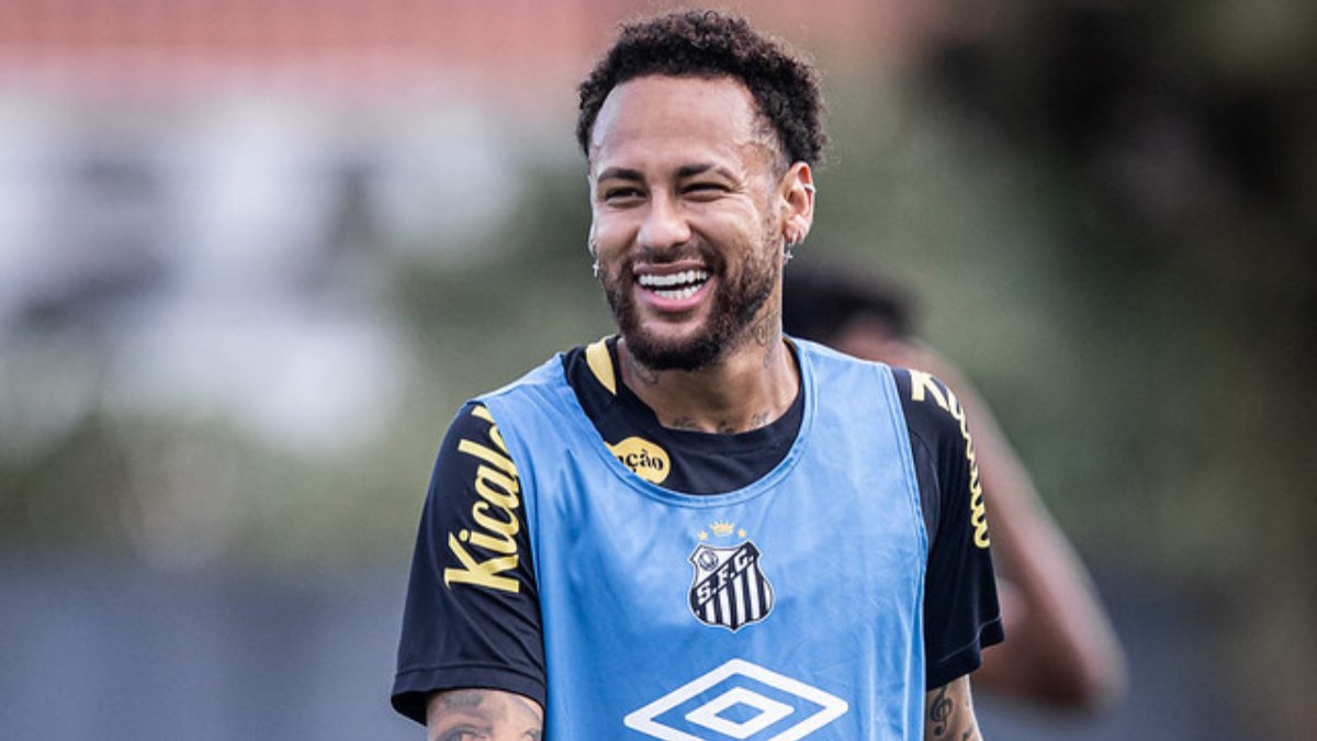 Neymar durante treino no CT Rei Pelé na quinta-feira (18) Neymar durante treino no CT Rei Pelé na quinta-feira (18)