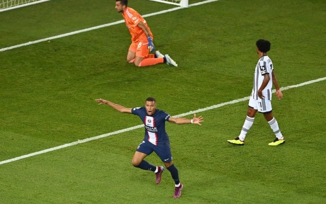 Mbappé marca duas vezes, e PSG vence a Juventus em casa na estreia da Champions League