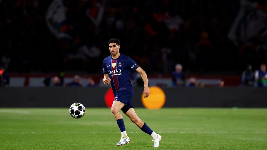 Hakimi em ação pelo PSG
