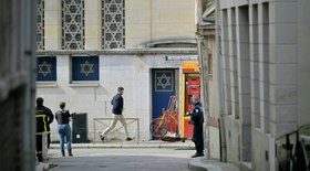 Polícia mata homem armado que tentava incendiar sinagoga