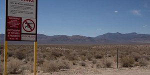 Avião da Força Aérea é flagrado entrando em território da Área 51