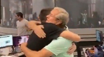 Jornalistas comemoram eleição de Lula; emissora se pronuncia