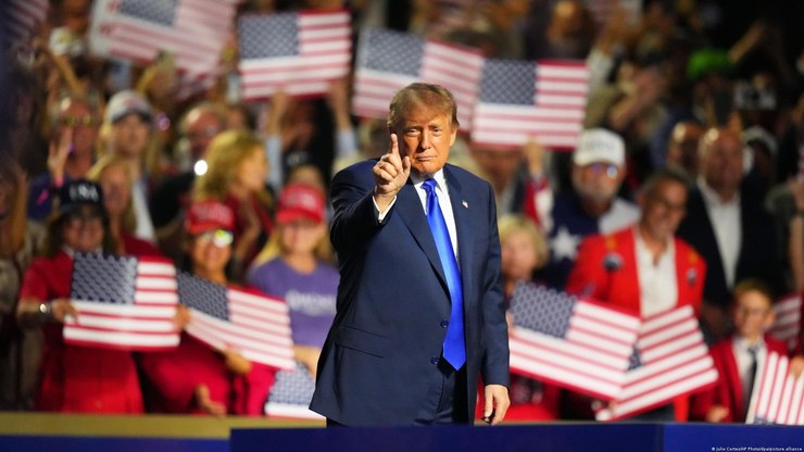 Trump usa a máquina pública a seu favor às vésperas de eleição