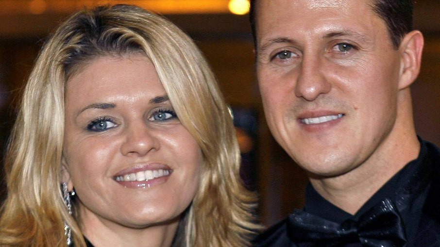 Michael Schumacher ao lado da esposa, Corinna Michael Schumacher ao lado da esposa, Corinna