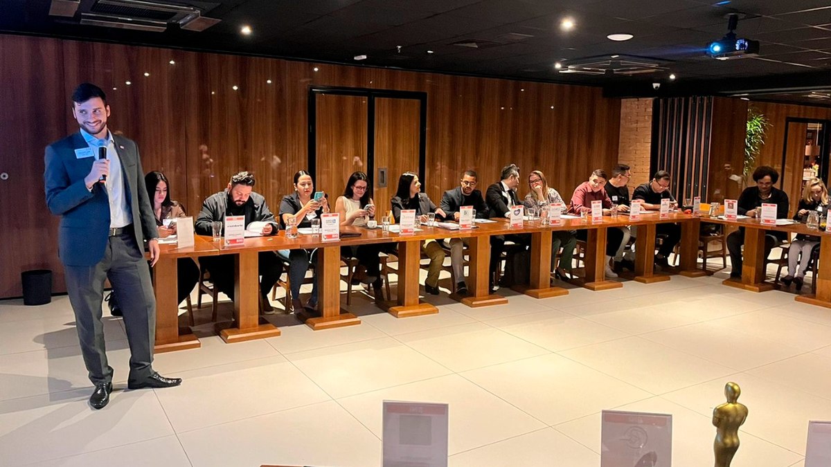 As equipes do BNI – em Guarulhos existem outras quatro – reúnem empresários de diferentes áreas para encontros de negócios semanais. As equipes do BNI – em Guarulhos existem outras quatro – reúnem empresários de diferentes áreas para encontros de negócios semanais.