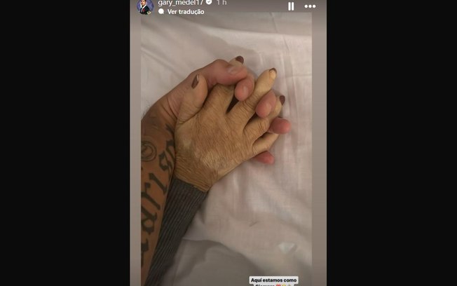 Gary Medel, do Vasco, posta foto com sua mãe, que vive problema de saúde