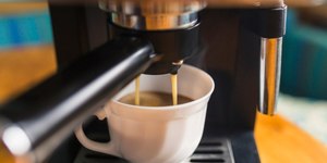 A cafeteira parou ou o café perdeu sabor? Entenda o problema