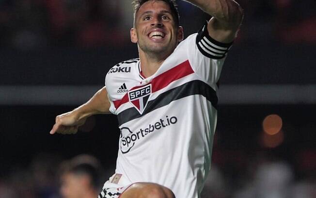 Calleri comemora ótima atuação pelo São Paulo e fala em finais a cada partida