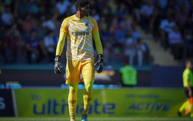 Corinthians está próximo de acerto com Hugo Souza
