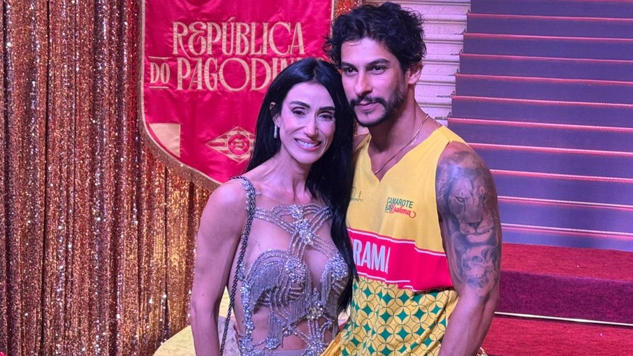 Michelle Barros e Shaya Phoenix passaram pelo camarote da Brahma,