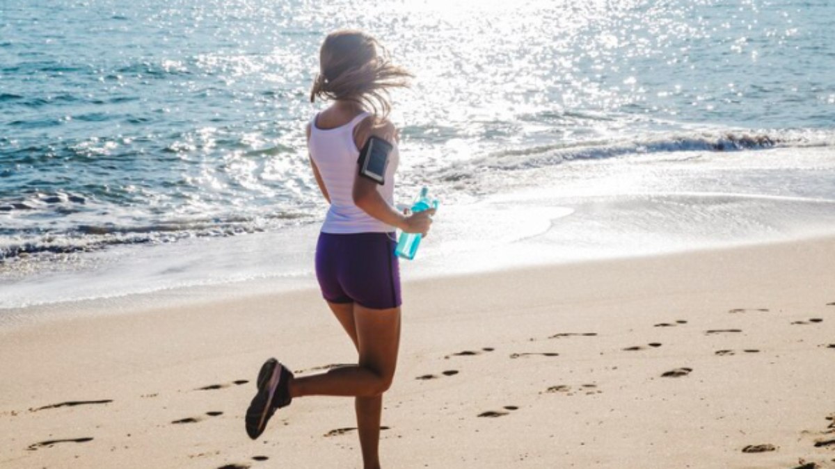 Cuidados que se deve ter ao correr na praia