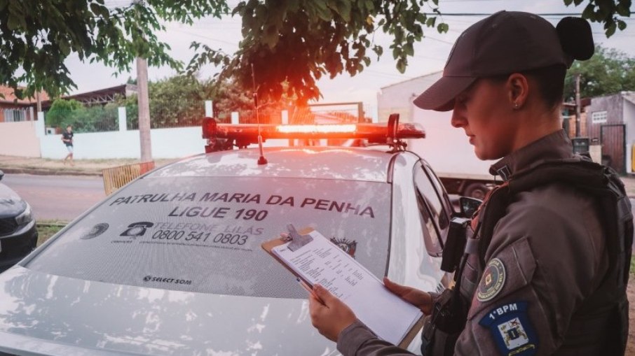 Programa Patrulha Maria da Penha acompanha e protege mulheres vítimas de violência no RS Programa Patrulha Maria da Penha acompanha e protege mulheres vítimas de violência no RS