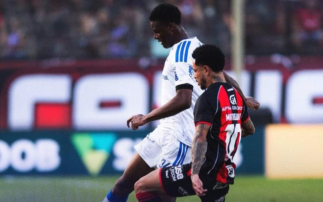 Villalba precisou de 10 minutos para decidir a partida em Salvador Villalba precisou de 10 minutos para decidir a partida em Salvador