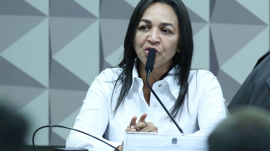 Senadora Eliziane Gama (PSD) durante a instalação da CPMI do dia 08/01. Arthur Maia (UNIÃO) foi escolhido como presidente e Eliziane como relatora.