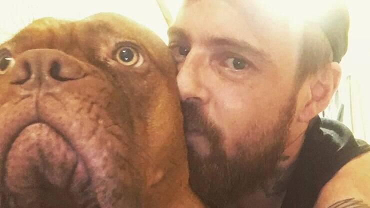 Homem devolve fezes de cachorro para vizinho que não as recolheu