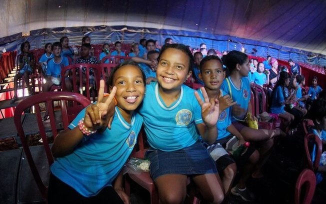 Fundo Social leva 600 crianças ao circo em ação de inclusão e lazer em São Carlos