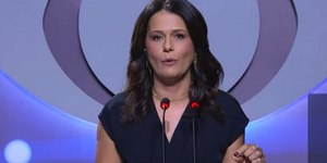Erro da produção gera saia-justa para Adriana Araújo na Band