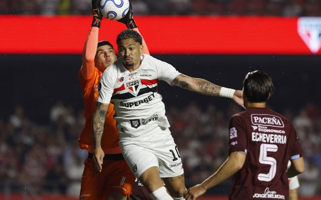Luciano marcou o primeiro gol do São Paulo contra o Bolivar Luciano marcou o primeiro gol do São Paulo contra o Bolivar