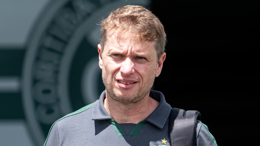 Fernando Seabra lidera o Coritiba para um ótimo início de Brasileirão