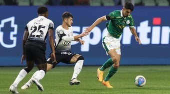 Palmeiras vence o Corinthians e afunda o rival