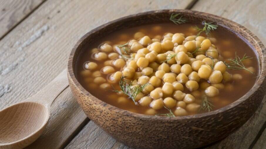 Aproveite a leguminosa para fazer uma deliciosa sopa
