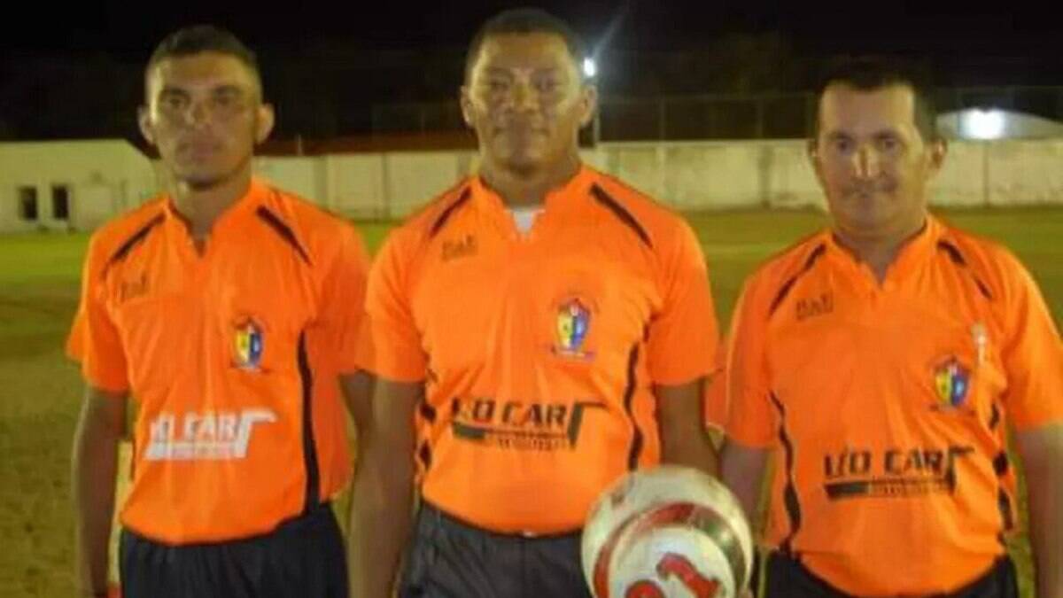 Árbitro de futebol morre após ser atingido por raio durante jogo no Piauí
