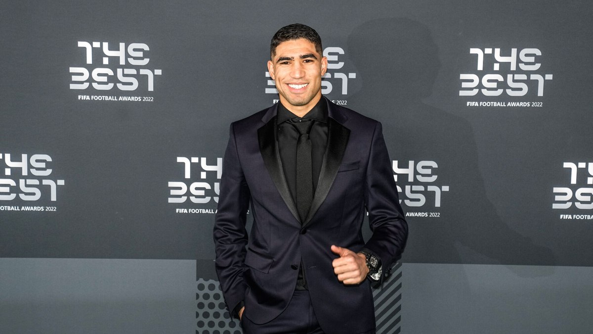Hakimi foi premiado no Fifa The Best Hakimi foi premiado no Fifa The Best