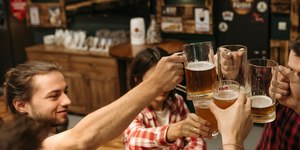 Dieta e álcool: como evitar excessos sem abrir mão da vida social