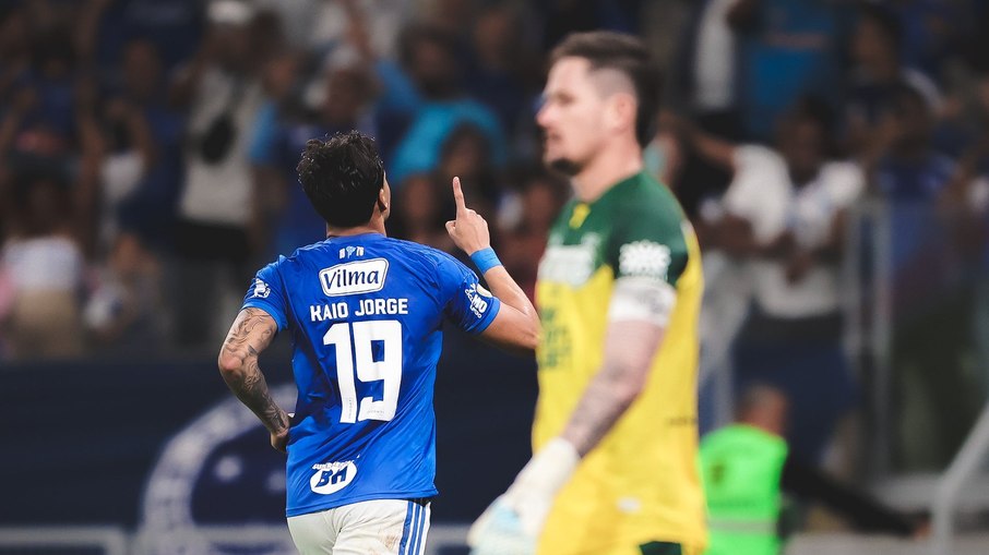 Cruzeiro supera goleiro inspirado, bate Goiás e avança às oitavas