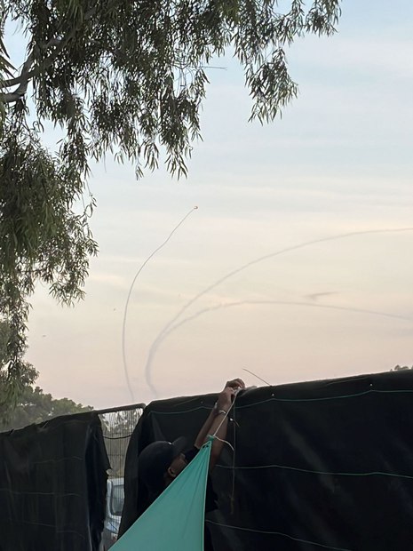 Foto de Avigail dos mísseis lançados pelo Hamas; ela foi tirada quando ela ainda estava no Festival Nova